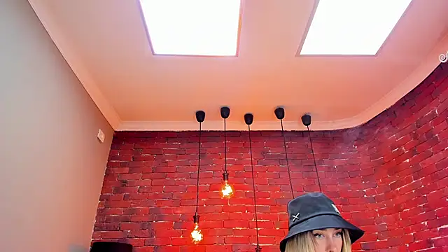 ChristynaRoss online show from March 25, 2026, 8:26 pm