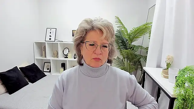 EvelynJoyful online show from November 26, 2025, 5:08 am