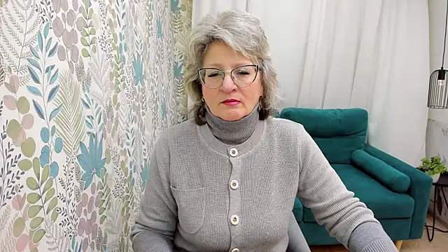 EvelynJoyful online show from February 9, 2026, 5:11 am