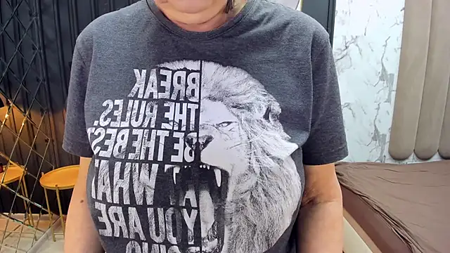 LindaPassionate online show from December 18, 2024, 8:31 am