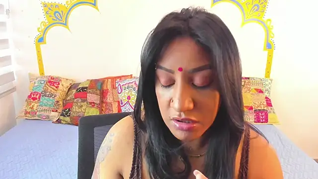 LadyNahir online show from November 6, 2025, 10:10 pm