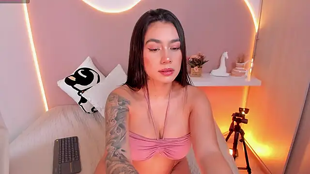 EllieMitchell online show from December 17, 2024, 7:04 pm