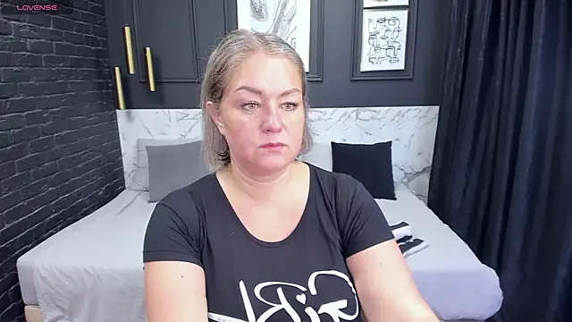 JenniferLight online show from December 14, 2024, 1:05 pm