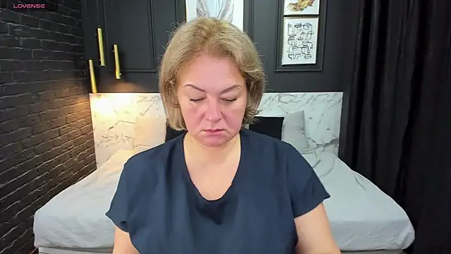JenniferLight online show from February 22, 2025, 1:13 pm
