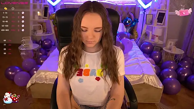 Snapshot of FoxyShy chatting on January 12, 2025, 12:55 pm FoxyShy online show from January 12, 2025, 12:55 pm