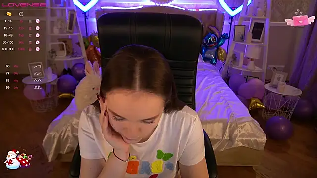 Snapshot of FoxyShy chatting on January 25, 2025, 12:37 pm FoxyShy online show from January 25, 2025, 12:37 pm