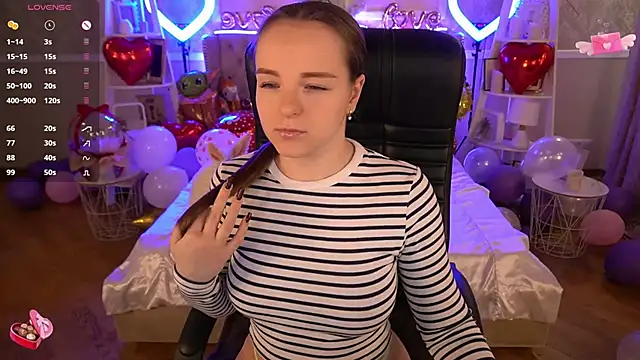 Snapshot of FoxyShy chatting on February 13, 2025, 12:54 pm FoxyShy online show from February 13, 2025, 12:54 pm