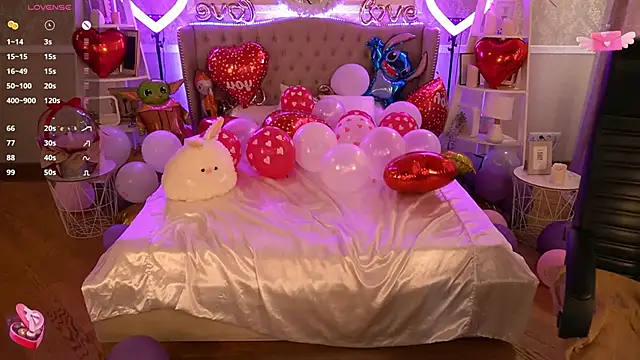 Snapshot of FoxyShy chatting on February 15, 2025, 10:00 am FoxyShy online show from February 15, 2025, 10:00 am