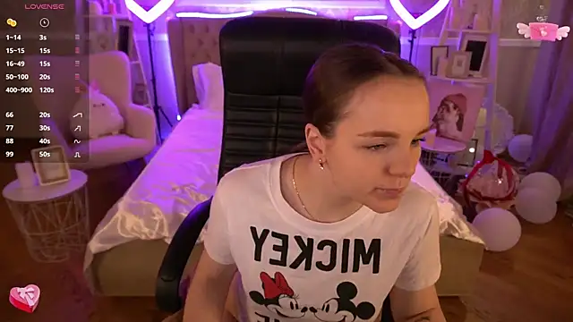 Snapshot of FoxyShy chatting on March 5, 2025, 12:55 pm FoxyShy online show from March 5, 2025, 12:55 pm