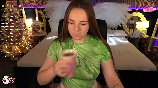 Snapshot of FoxyShy chatting on December 20, 2025, 6:42 am FoxyShy online show from December 20, 2025, 6:42 am