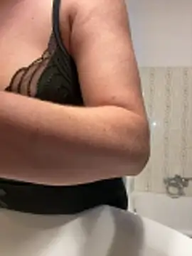 Snapshot of Wet-Pussycat chatting on November 16, 2025, 1:11 am Wet-Pussycat online show from November 16, 2025, 1:11 am