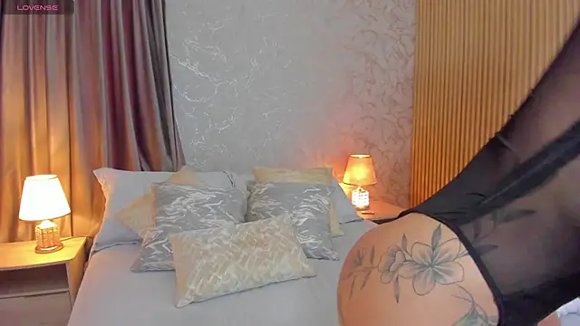Snapshot of Sarah_Stone_ chatting on October 18, 2025, 8:31 pm Sarah Stone online show from October 18, 2025, 8:31 pm