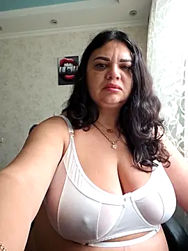 littleRikka online show from November 3, 2025, 8:04 am