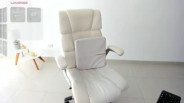 Snapshot of renata_t_ chatting on January 22, 2025, 2:14 pm renata t online show from January 22, 2025, 2:14 pm