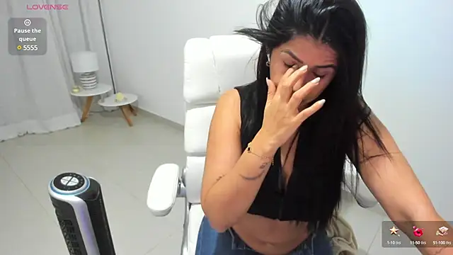 Snapshot of renata_t_ chatting on March 11, 2025, 12:44 am renata t online show from March 11, 2025, 12:44 am