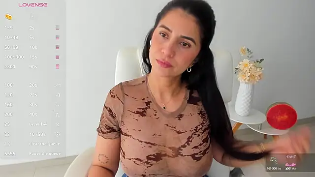 Snapshot of renata_t_ chatting on October 9, 2025, 8:18 pm renata t online show from October 9, 2025, 8:18 pm