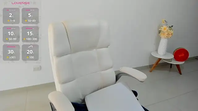 Snapshot of renata_t_ chatting on October 25, 2025, 11:07 am renata t online show from October 25, 2025, 11:07 am