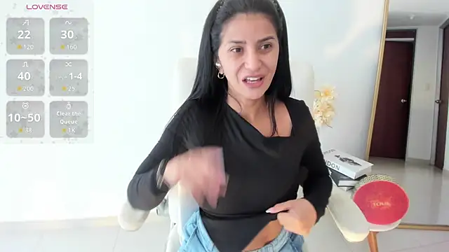 renata t  online show from April 17, 2026, 4:54 pm