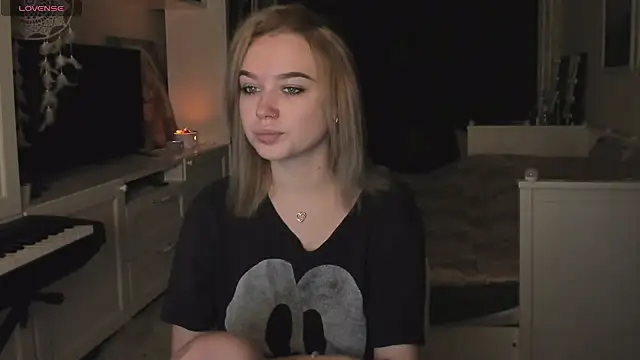 MaryDreaminess online show from December 12, 2024, 3:37 pm