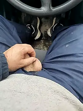 Snapshot of sarpe4 chatting on April 3, 2026, 9:29 am sarpe4 online show from April 3, 2026, 9:29 am