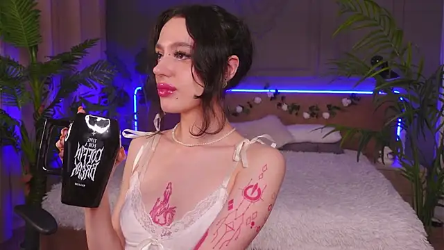 Devilinee online show from February 1, 2025, 6:32 am