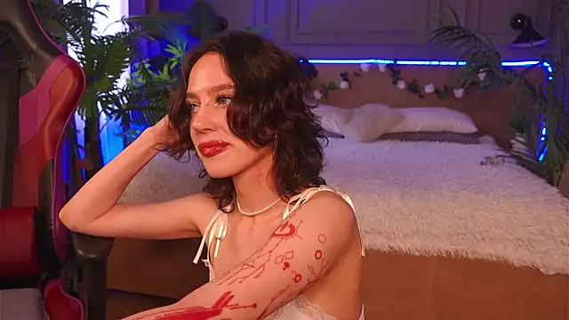 Devilinee online show from September 18, 2025, 6:48 am