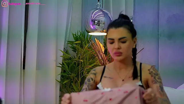 perfectt33n online show from April 16, 2026, 12:50 pm