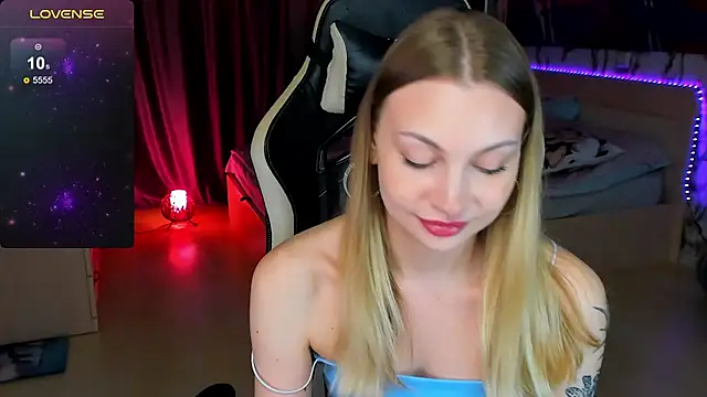 BiMolly online show from September 17, 2025, 2:19 pm