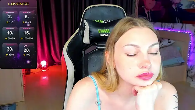 BiMolly online show from September 23, 2025, 8:56 pm