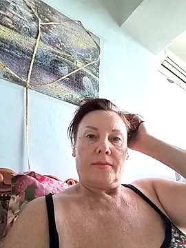  lady red  online show from September 11, 2025, 11:54 am