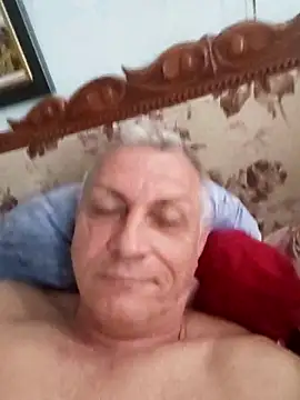  lady red  online show from April 1, 2026, 5:19 am