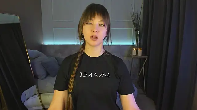 ElizaMild online show from February 20, 2025, 4:57 pm