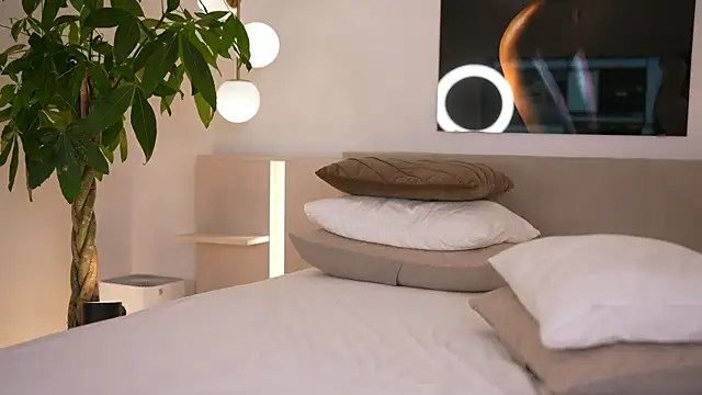 DoviaClaire online show from December 5, 2025, 8:01 am