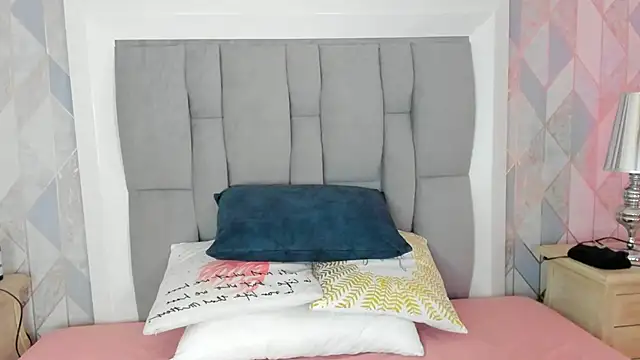 Princsgirl  online show from January 8, 2026, 6:43 pm