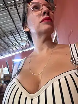 Gatitacarlita online show from March 12, 2026, 11:49 am