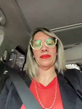 Gatitacarlita online show from April 11, 2026, 6:12 pm