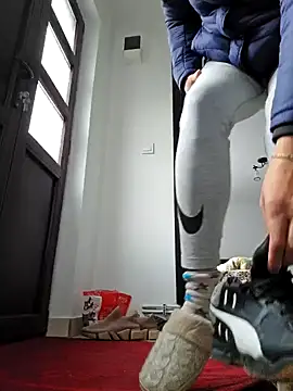 IsabelleCraft online show from October 6, 2025, 9:51 am