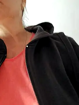 IsabelleCraft online show from November 3, 2025, 9:21 am