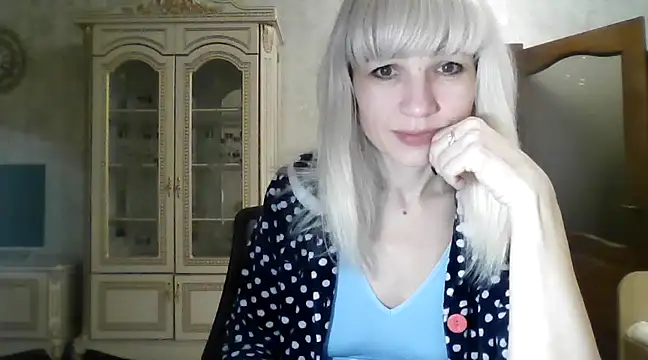 BarbaraKim online show from December 18, 2024, 2:06 pm