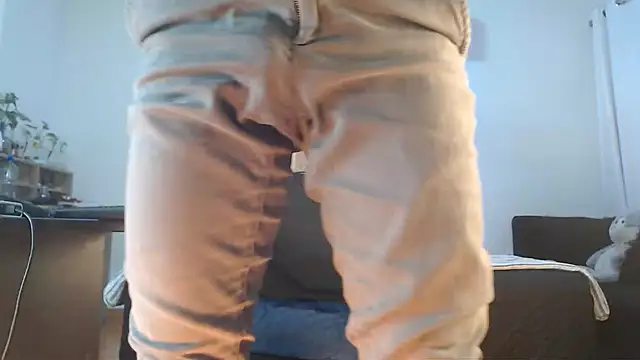 Andrew 4  online show from October 28, 2025, 1:53 am