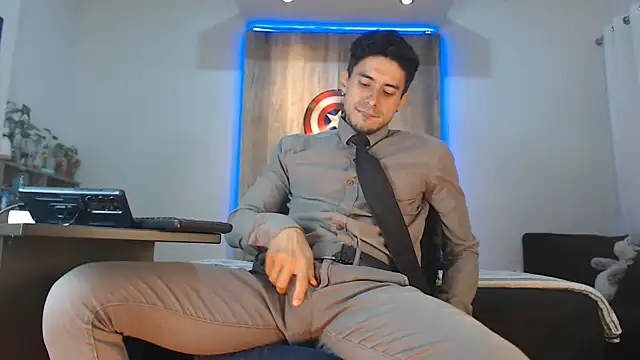 Andrew 4  online show from November 13, 2025, 3:16 am