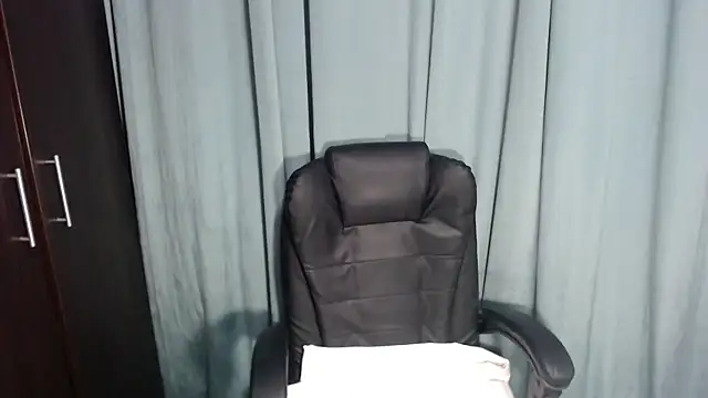 Snapshot of erikaerika chatting on March 10, 2025, 8:15 am erikaerika online show from March 10, 2025, 8:15 am