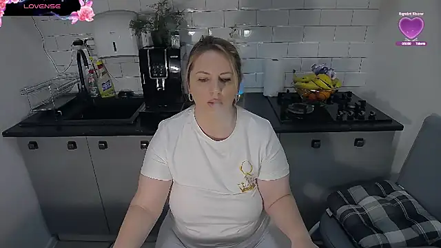 erikaerika online show from December 22, 2025, 7:38 am