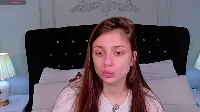 Eille Elfie online show from September 28, 2025, 5:57 am