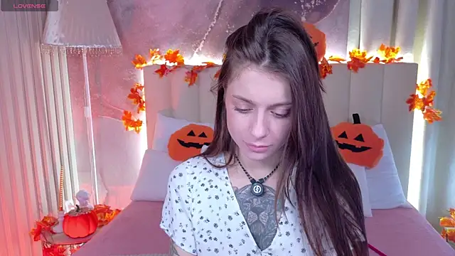 Eille Elfie online show from October 20, 2025, 5:19 am