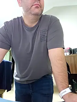 Andrew1900529 online show from December 18, 2025, 5:35 am