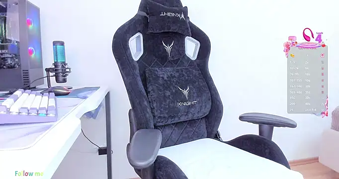 SkyqueenI online show from September 9, 2025, 8:03 am