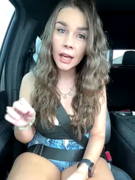 MaggyMayI online show from December 2, 2025, 4:57 pm