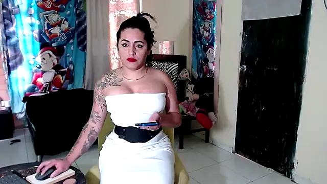 Sashaferrari2000 online show from October 29, 2025, 12:40 pm