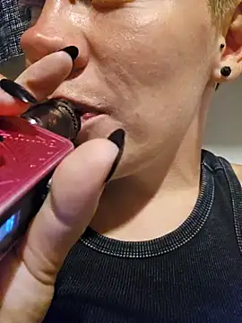 Snapshot of PinkTheHawk chatting on December 24, 2024, 8:22 am PinkTheHawk online show from December 24, 2024, 8:22 am